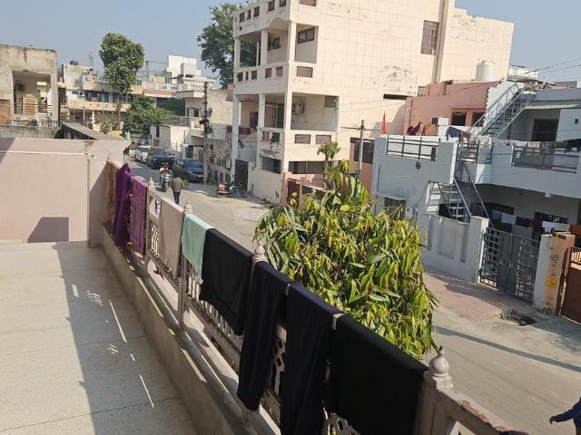 1 RK Independent House in Shahganj for rent Agra. The reference number is 19137508