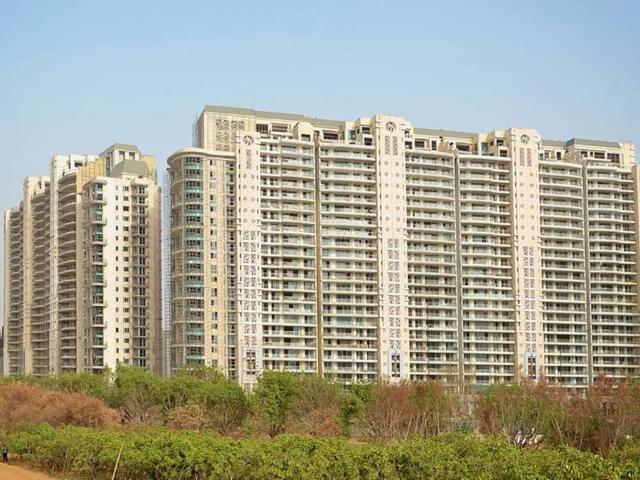 1 RK Studio in DLF Phase 5 for resale Golf Course Road. The reference number is 17783104