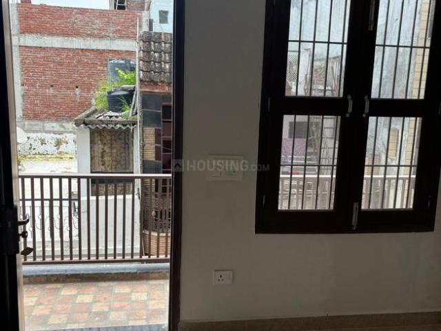 1 RK Studio in Sector 27 for rent Noida. The reference number is 17993661