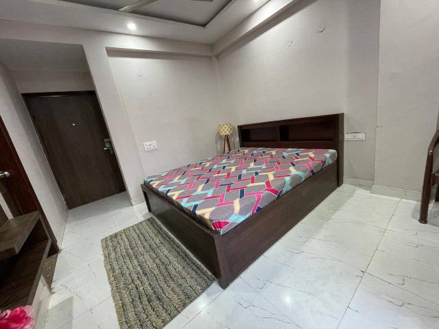 1 RK 254 Sq.Ft. Builder Floor in Freedom Fighters Enclave Delhi Listing ID: #9543