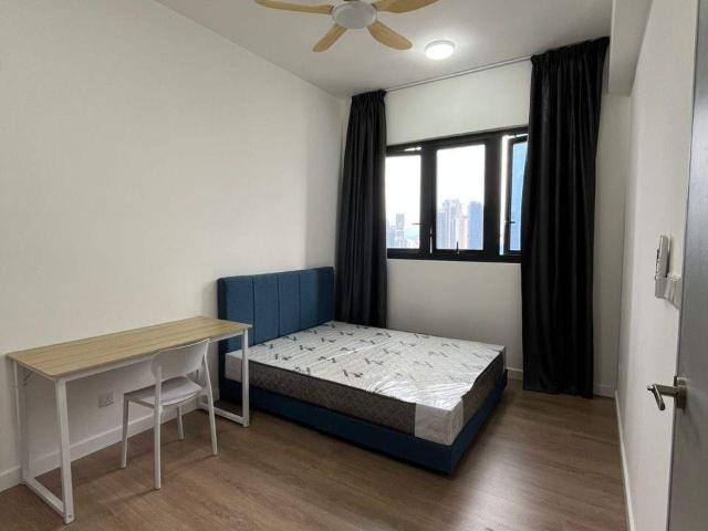 1 room 1 Living House for rent, can walk to Berjaya Time Square, Lalaport, MRT & Monorail