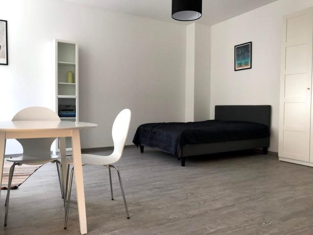 1 room apartment with a balcony in excellent location, Berlin Amsterdam Apartments for Rent