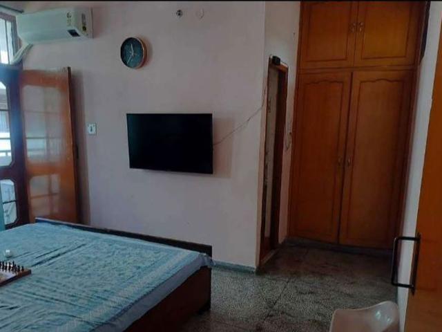 1 Room Furnished For Girls 1 Bedroom 500 Sq. Ft. Builder Floor in Sector 20 Chandigarh Listing ID: #10051