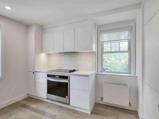 1 Rosemount Avenue Studio Apartment for Rent at 1 Av Rosemount, Westmount, QC H3Y 3G6