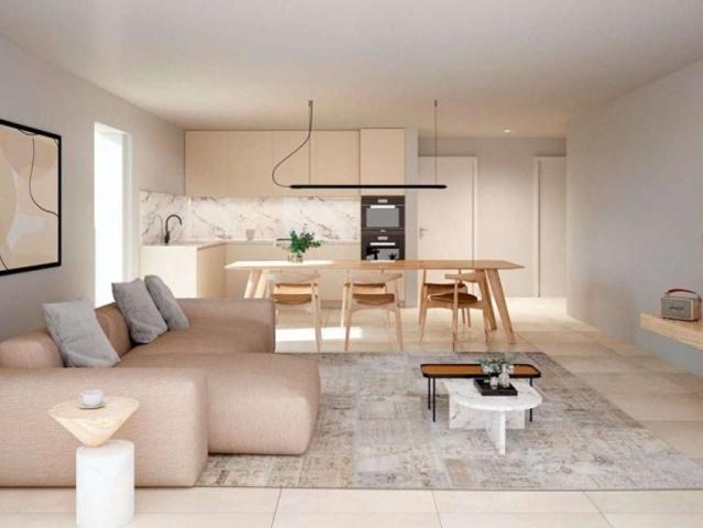 1. Stock, 4,5 Zimmer mit großem Balkon