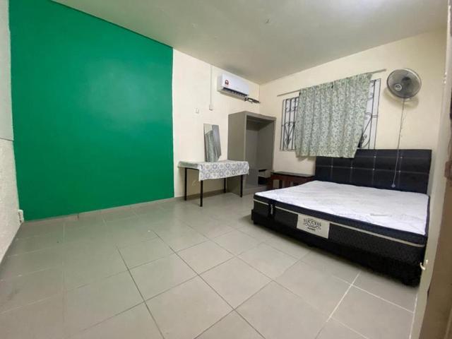 1 Storey Terrace JB Town 8 Bilik Pelangi Plaza Near CIQ JBCC