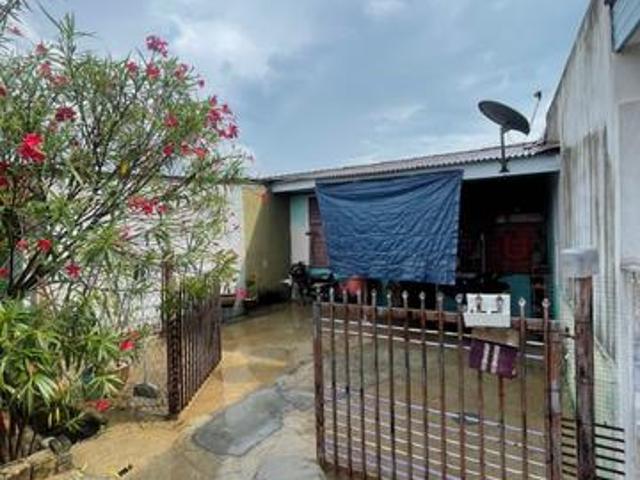 1 Storey Terrace Rumah Awam Ayer Molek