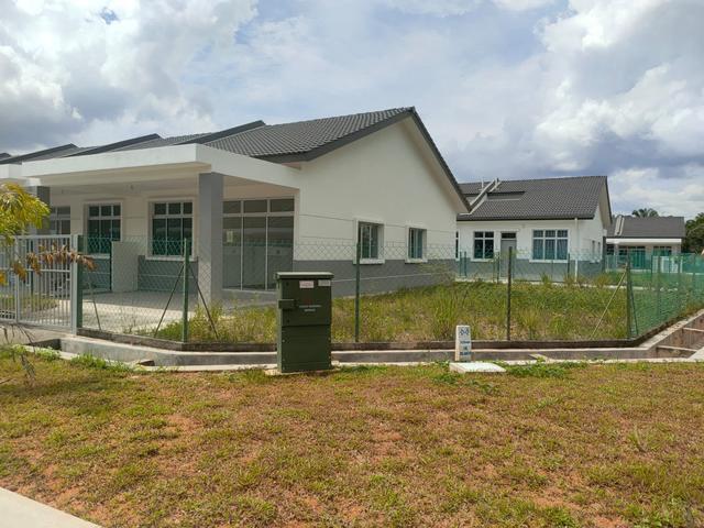 1 Storey Terraced house corner taman Langat utama banting Selangor