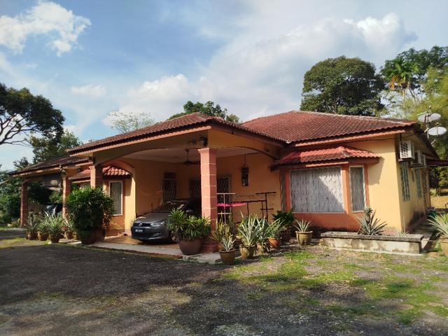 1 Storey Bungalow With 1 Acre Land 650k