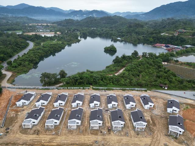 1 Storey Bungalow House Big Land Area Near KKB Rasa