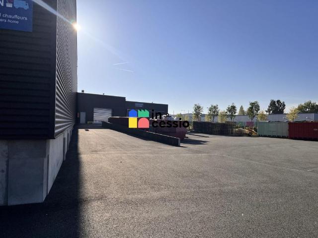 ? 1. SITE INDUSTRIEL D'EXCEPTION – 8 000 m² – UNE OPPORT
