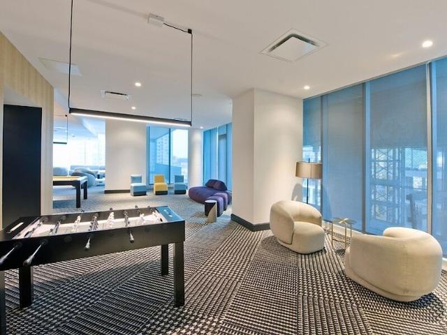 1 Square Phillips | Condos for rent in downtown Montréal