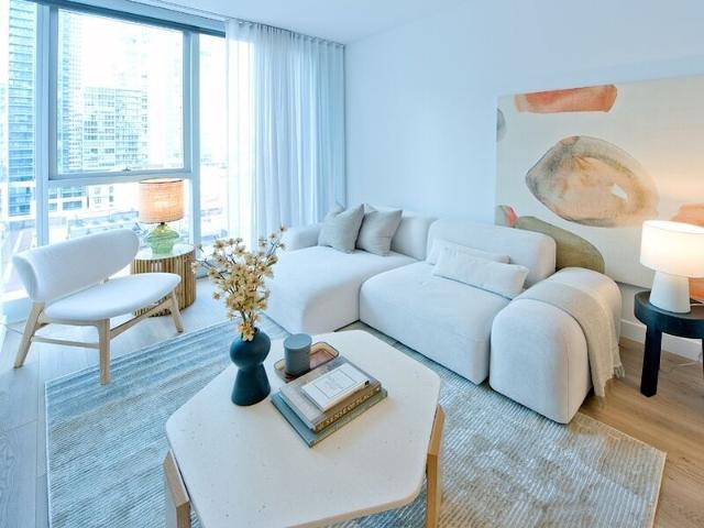 1 Square Phillips | Condos for rent in downtown Montréal