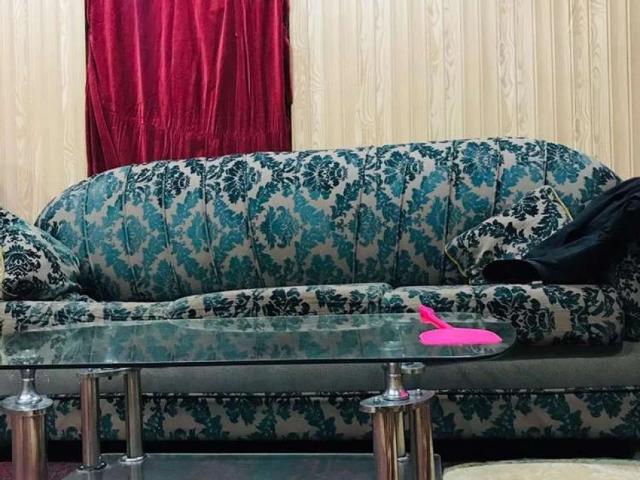 1 tv lcah 2 room and car ki b jaga hai Quetta ID 39449