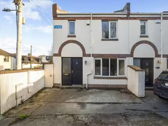 1 The Mews, Dollymount Avenue, Clontarf, Dublin 3, D03X9H6 is.