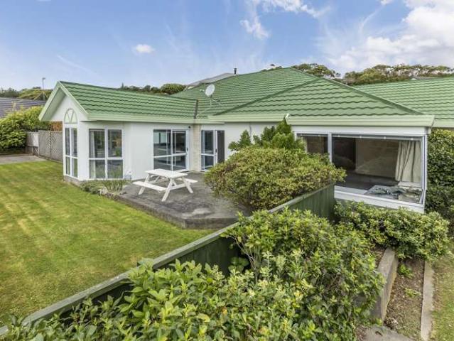 1 Tombane Terrace, Papakowhai, Porirua City
