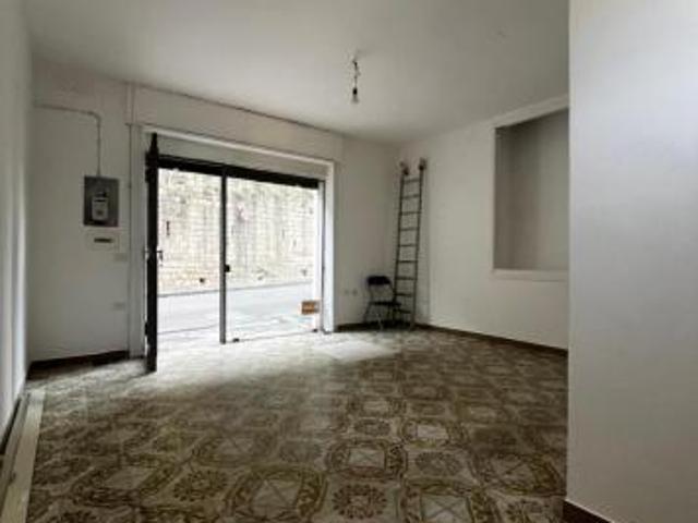 1 Vetrina in affitto a Napoli