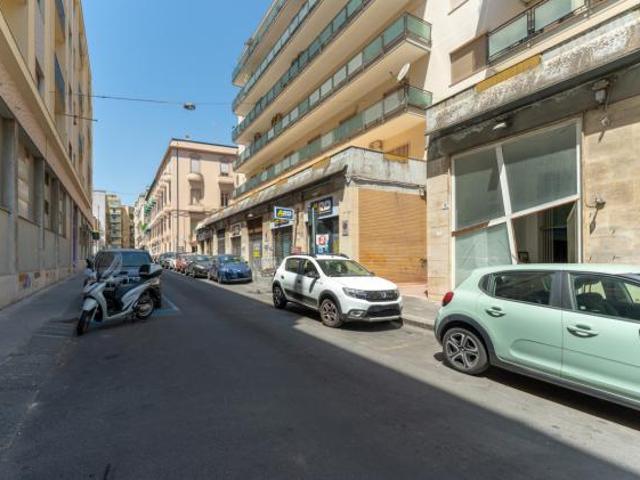 1 Vetrina in affitto a Catania