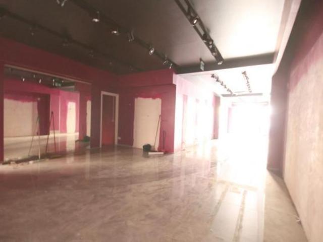 1 Vetrina in affitto a Roma
