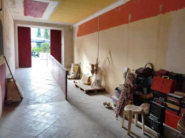 1 Vetrina in affitto a Roma