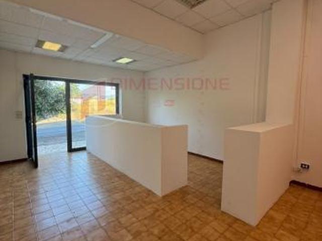 1 Vetrina in affitto a Roma
