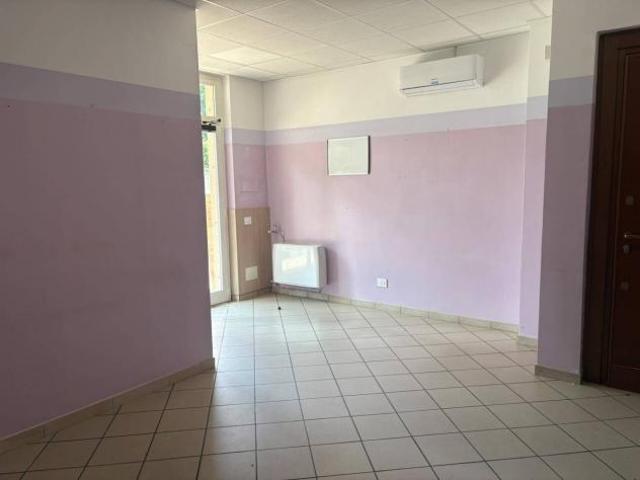 1 Vetrina in affitto a Samarate