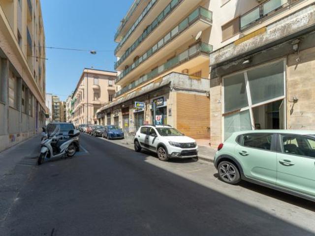 1 Vetrina in vendita a Catania