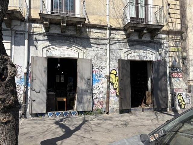 1 Vetrina in vendita a Catania