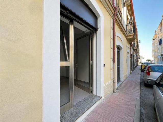 1 Vetrina in vendita a Catanzaro
