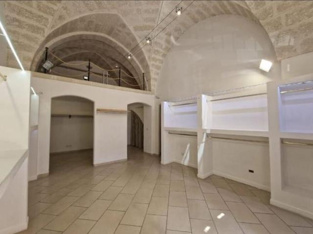 1 Vetrina in vendita a Fasano