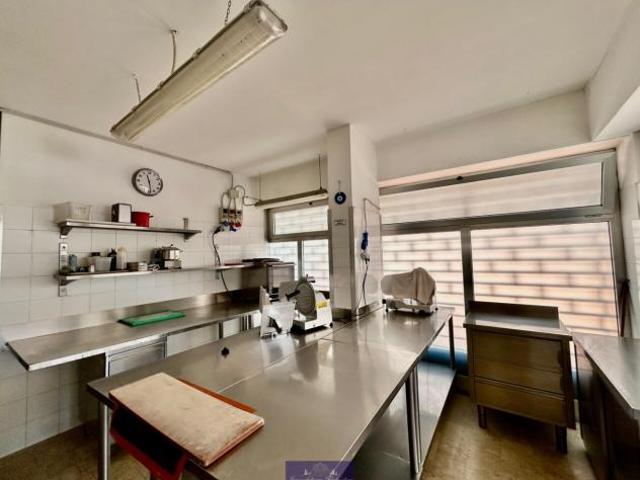 1 Vetrina in vendita a Firenze, Isolotto