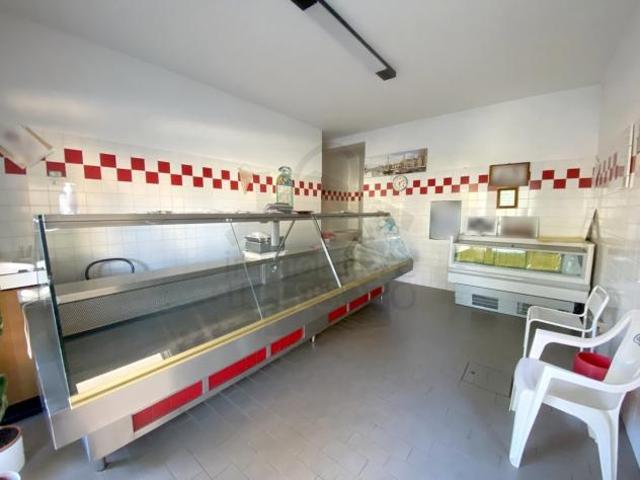 1 Vetrina in vendita a Rimini