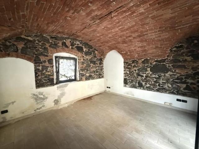 1 Vetrina in affitto a Sarzana