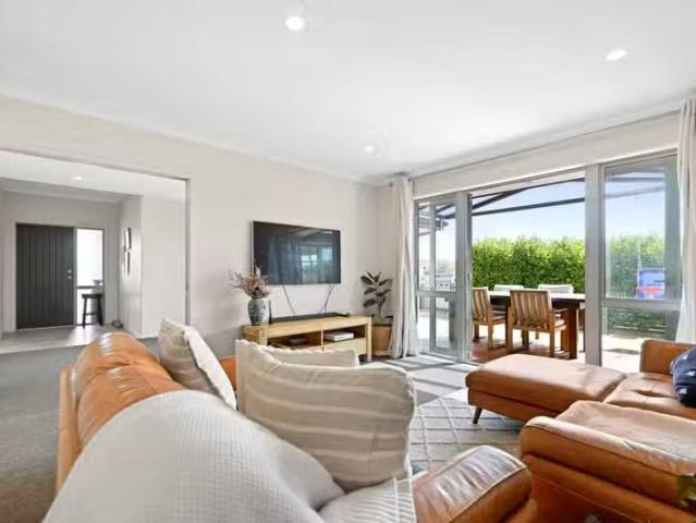 1 Vos Close, Papamoa Beach, Tauranga For Sale