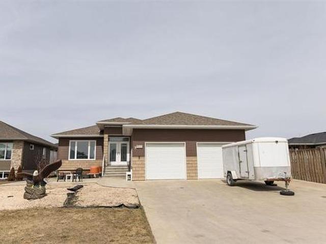 1 Warbler Way, Winkler, MB, R6W 0H6 Luxury House for sale | Listing ID 202608 | Royal LePage Carriage Trade Luxury Properties