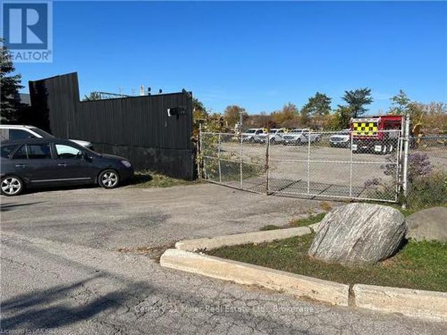 1 Whitlam Avenue, Toronto Long Branch, ON, M8V 2K2 vacant land for lease | Listing ID W13468 | Royal LePage