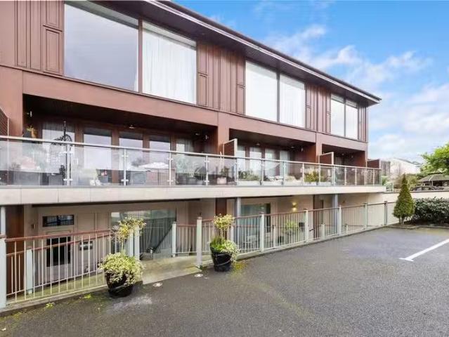 1 Woodbury Mews, Tivoli Terrace East, Dun Laoghaire, Co. Dubli.