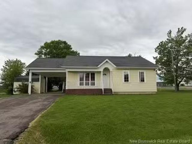 1 Woodland Ave, Petitcodiac, NB, E4Z 4X4 house for sale Lis.