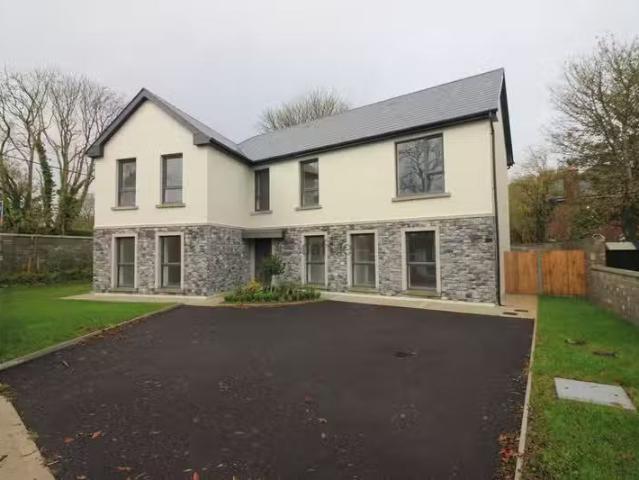1 Woodside, Moneygurney, Douglas, Co. Cork is for rent