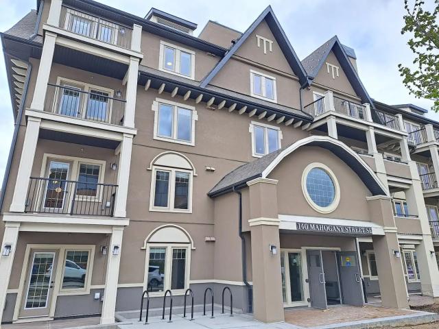 1 Bed plus Den Condo Unit Top Floor with Underground parking and A/C
