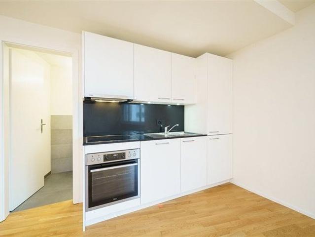 1 Zimmer, 4. Stock