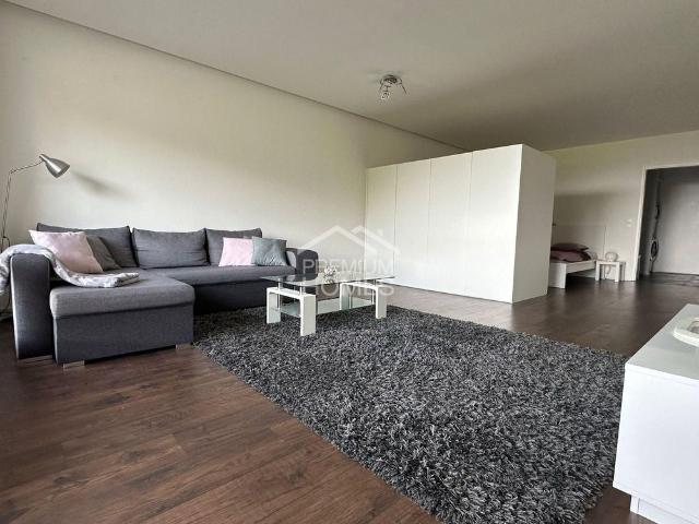 1 Zimmer, 52 m², 2. Stock