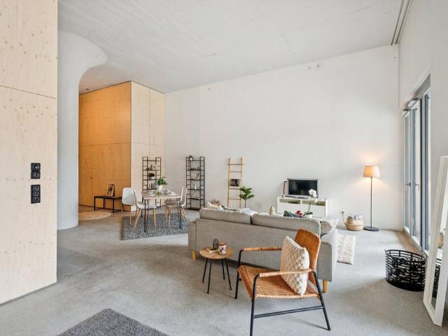 1 Zimmer, 77 m², EG