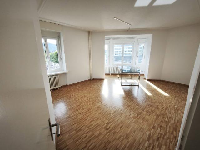 1 Zimmer, 80 m², 2. Stock