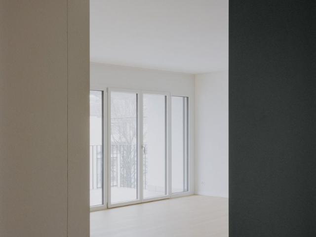 1 Zimmer, 84 m², EG