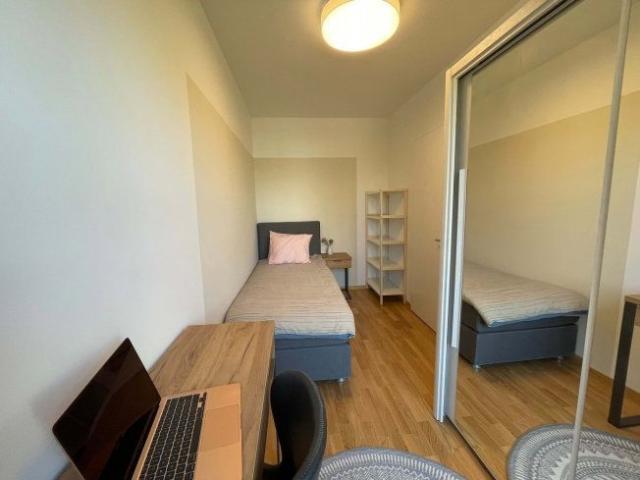 1 Zimmer, 8 m², 1. Stock