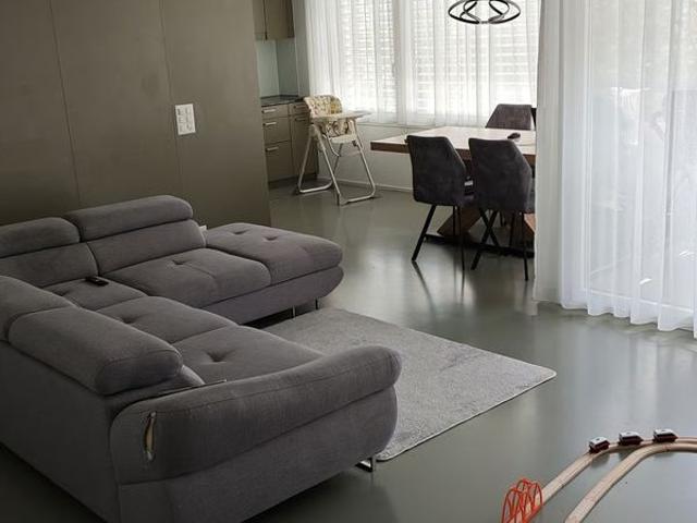 1 Zimmer, 96 m², 1. Stock