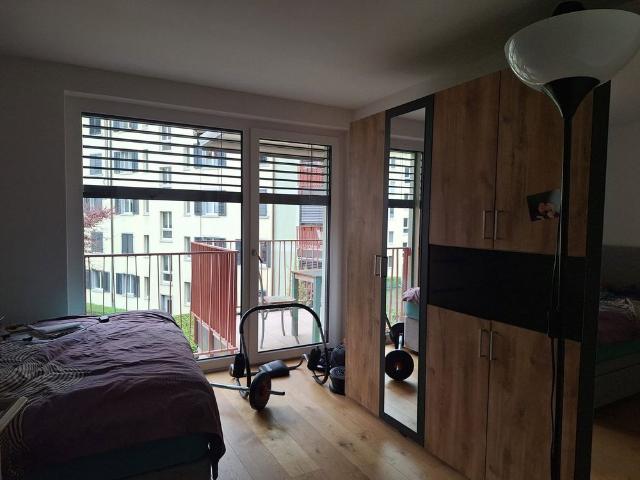 1 Zimmer, 100 m², 2. Stock
