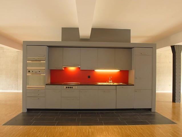 1 Zimmer, 102 m², 2. Stock