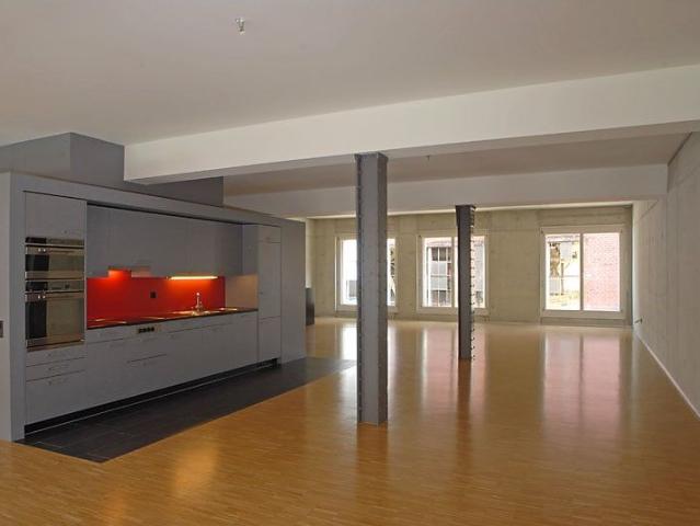 1 Zimmer, 102 m², 2. Stock